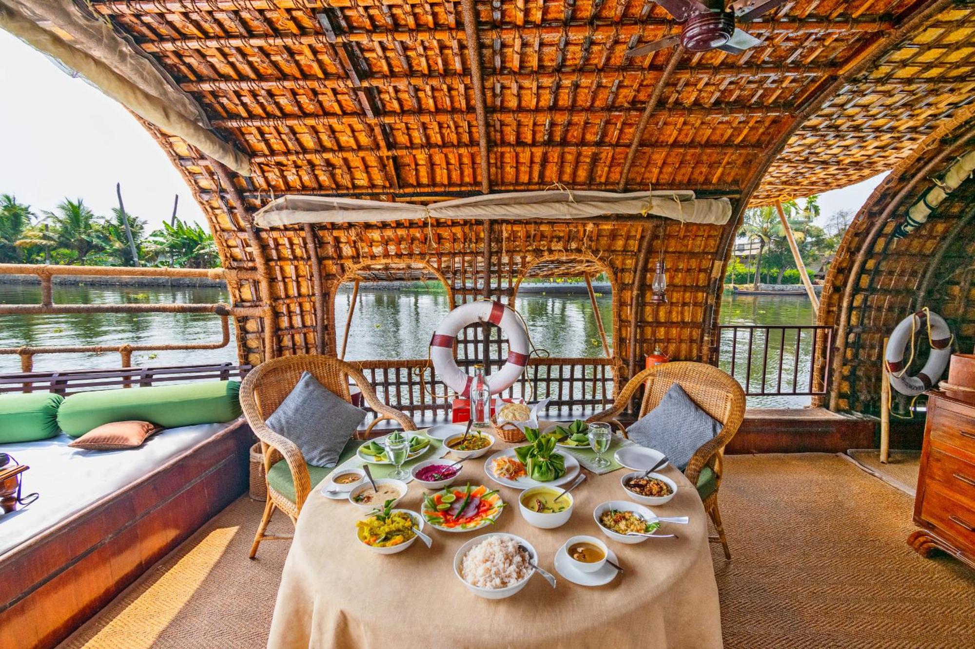 Spice Coast Cruises - Houseboat, A Cgh Earth Experience 호텔 Alappuzha 외부 사진