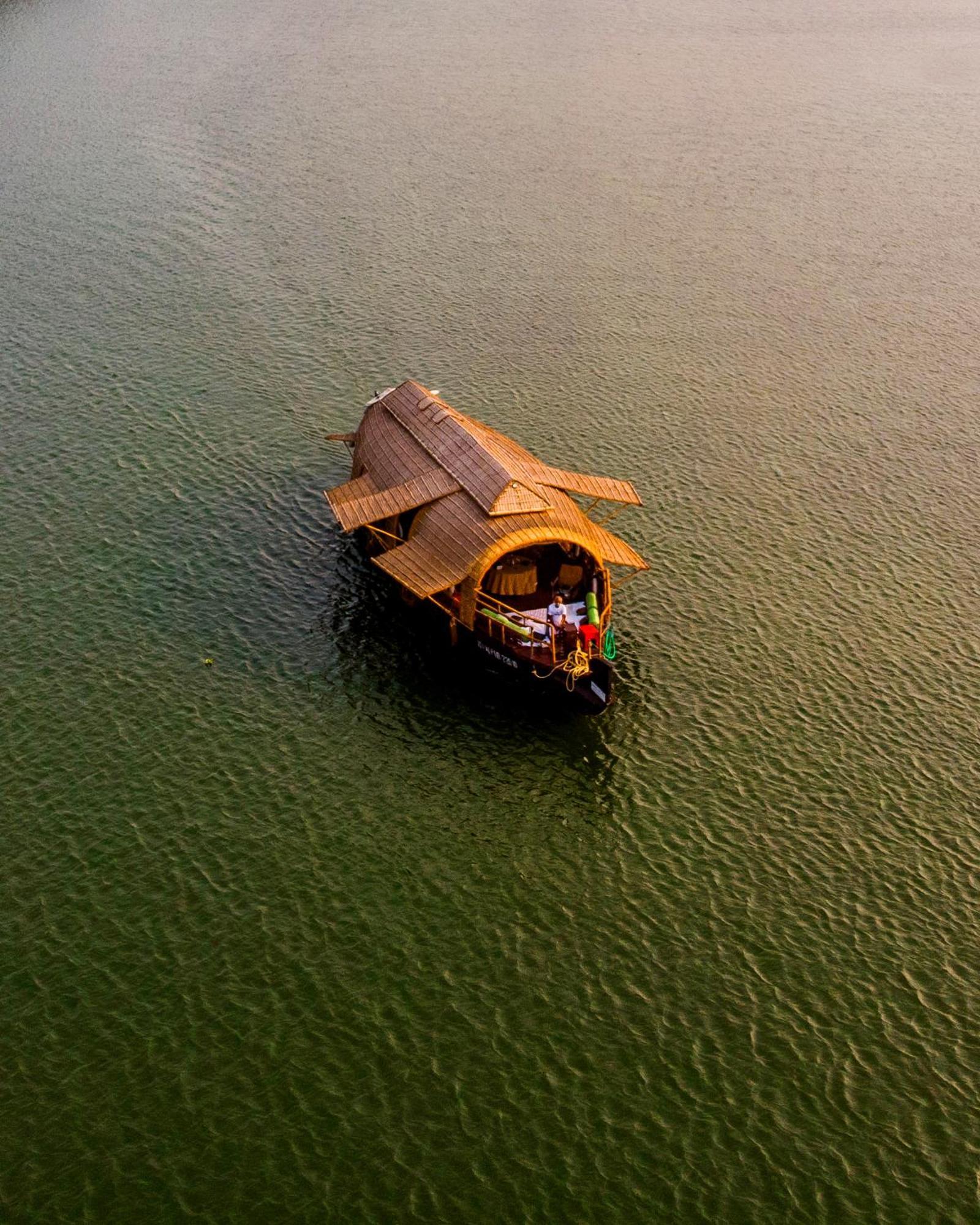 Spice Coast Cruises - Houseboat, A Cgh Earth Experience 호텔 Alappuzha 외부 사진