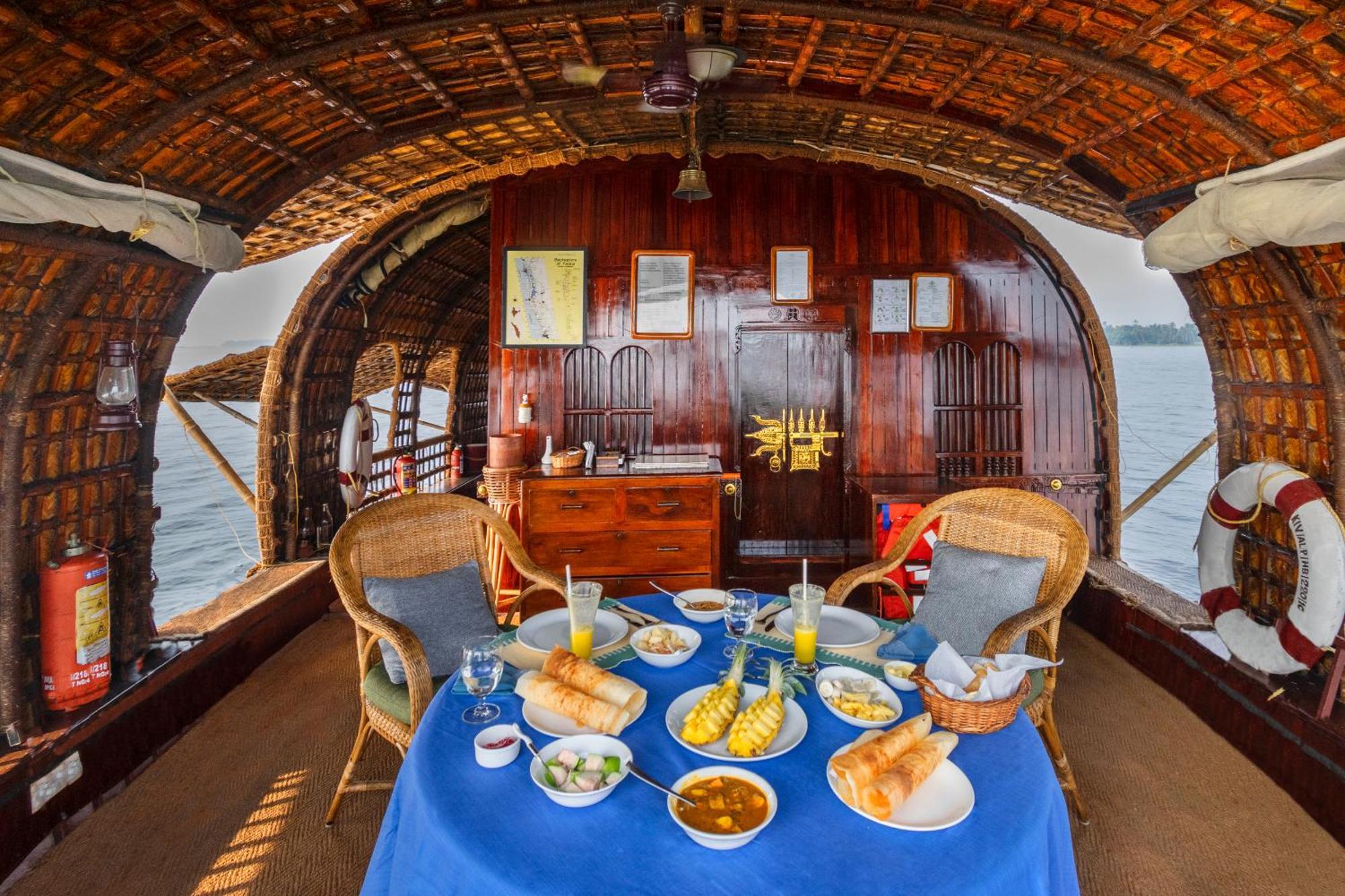 Spice Coast Cruises - Houseboat, A Cgh Earth Experience 호텔 Alappuzha 외부 사진