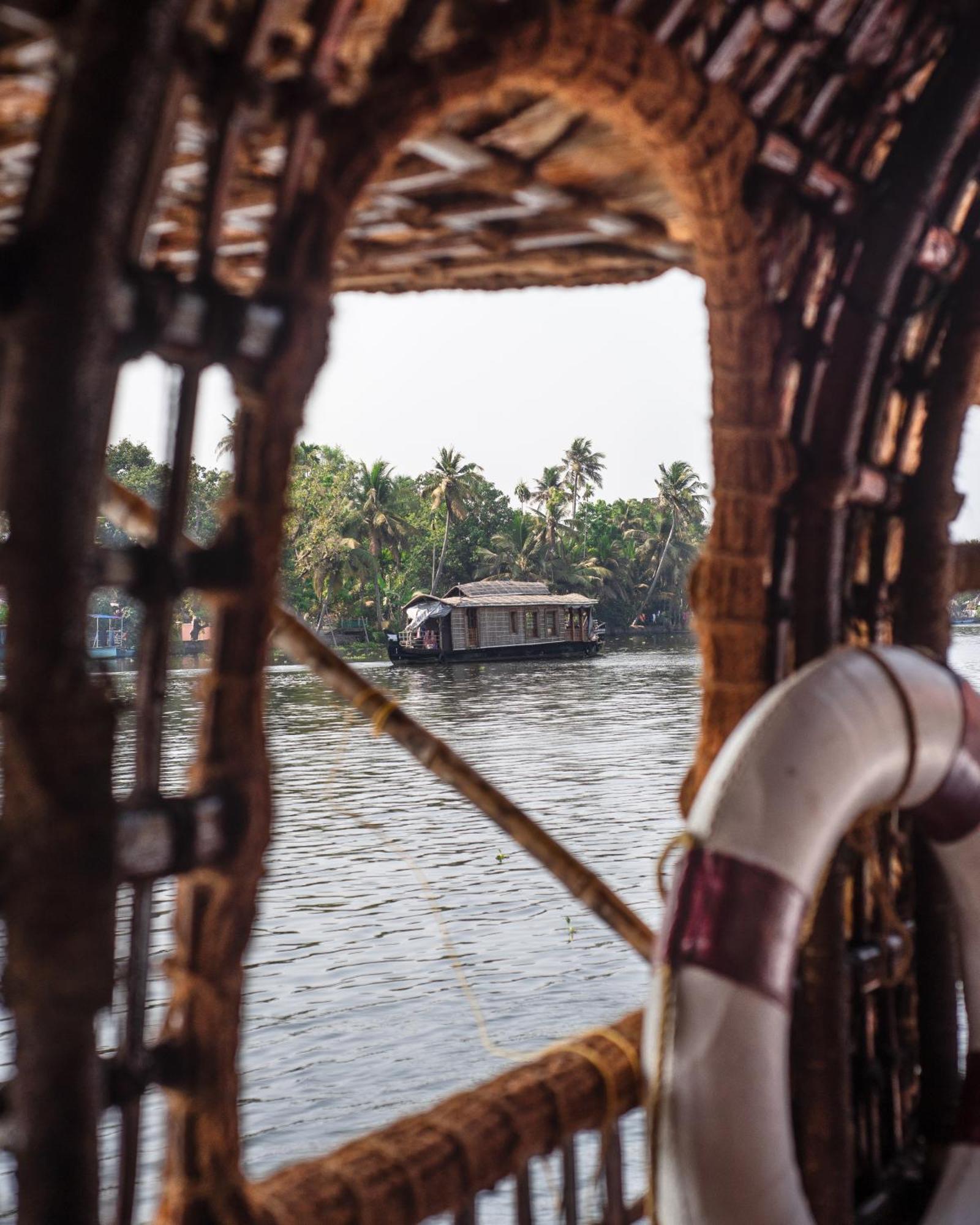 Spice Coast Cruises - Houseboat, A Cgh Earth Experience 호텔 Alappuzha 외부 사진