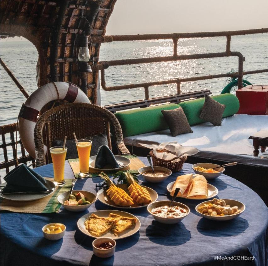 Spice Coast Cruises - Houseboat, A Cgh Earth Experience 호텔 Alappuzha 외부 사진