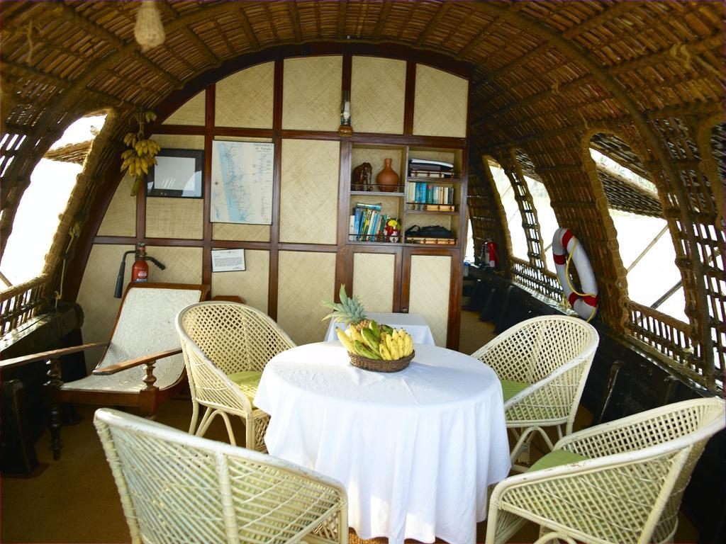 Spice Coast Cruises - Houseboat, A Cgh Earth Experience 호텔 Alappuzha 외부 사진