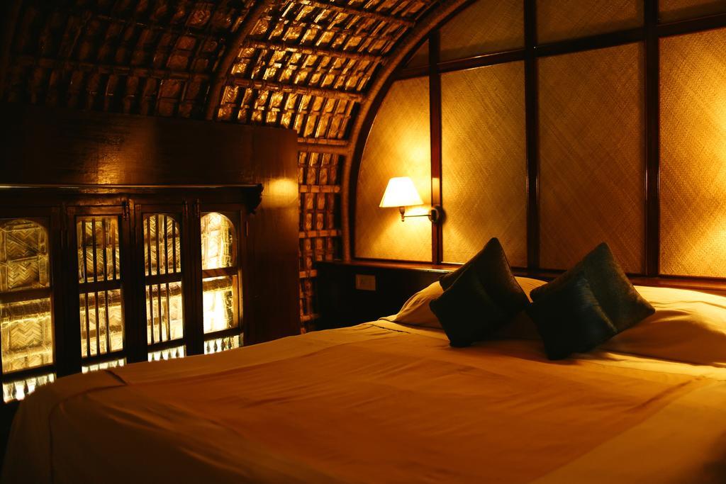Spice Coast Cruises - Houseboat, A Cgh Earth Experience 호텔 Alappuzha 외부 사진