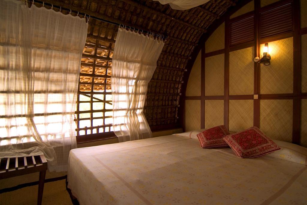 Spice Coast Cruises - Houseboat, A Cgh Earth Experience 호텔 Alappuzha 외부 사진