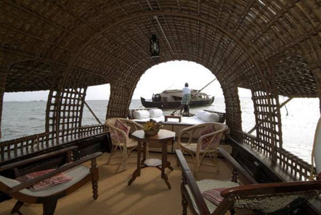 Spice Coast Cruises - Houseboat, A Cgh Earth Experience 호텔 Alappuzha 외부 사진