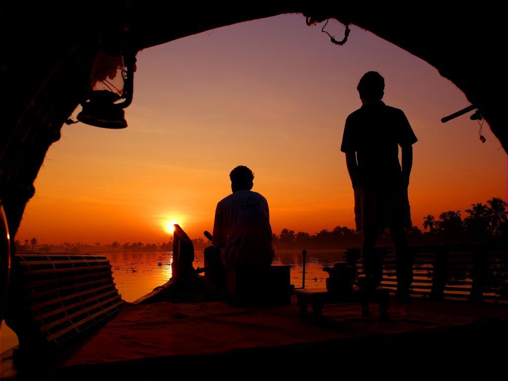 Spice Coast Cruises - Houseboat, A Cgh Earth Experience 호텔 Alappuzha 외부 사진