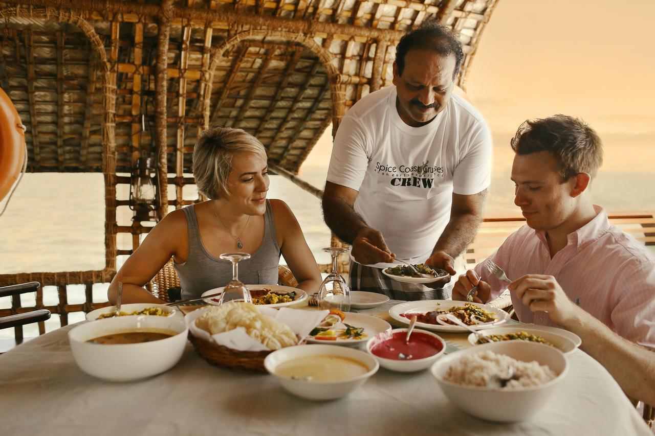 Spice Coast Cruises - Houseboat, A Cgh Earth Experience 호텔 Alappuzha 외부 사진