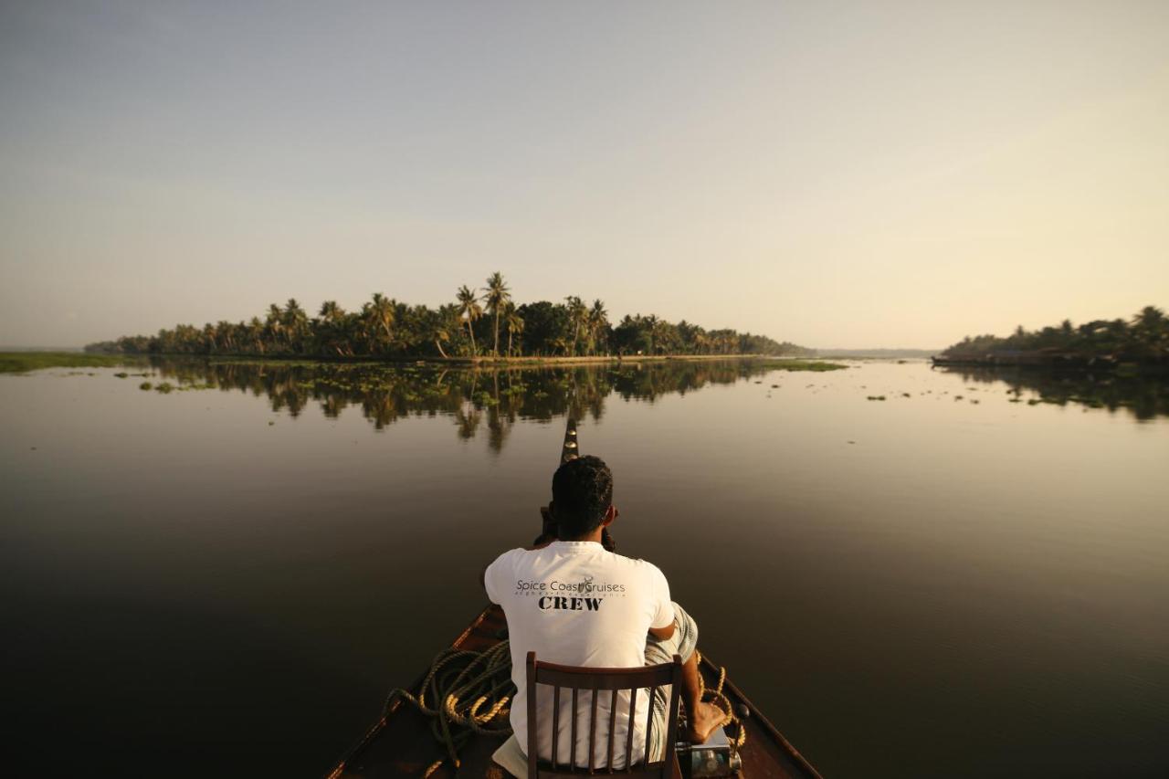 Spice Coast Cruises - Houseboat, A Cgh Earth Experience 호텔 Alappuzha 외부 사진